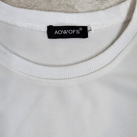 AOWOFS White Sweatshirt sz large - Picture 3 of 7
